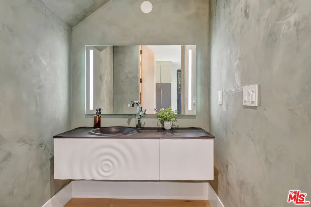 5935 Yarmouth Avenue, Encino, California 91316 home-pic-41